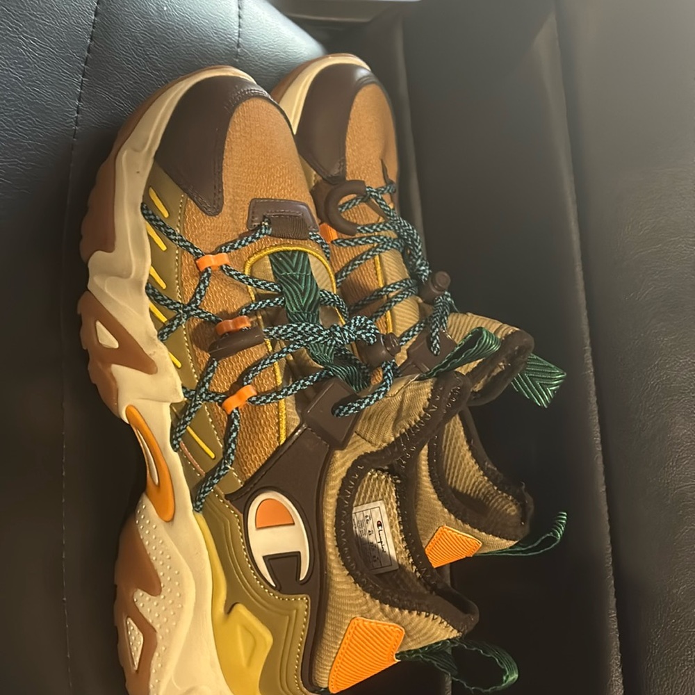 Size 9.5 Men’s Champions
